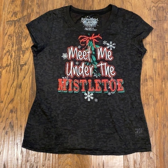 Meet Me Under The Mistletoe Christmas T-shirt  XL Rocker Girl - Picture 1 of 6